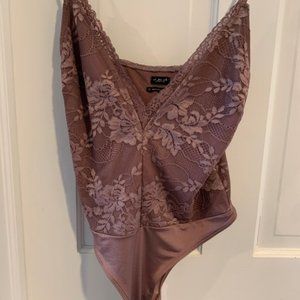 Out from under taupe V-neck lace bodysuit size S
